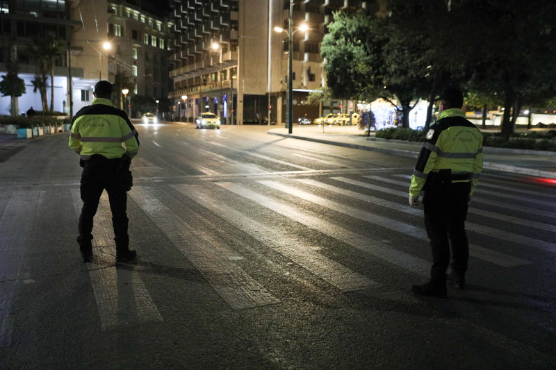 Πρωτοχρονιά με... 2021 μέτρα! Αστυνομία παντού, κλειστοί δρόμοι και μετρό - Στο «στόχαστρο» και τα social media