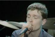 Ian Curtis: Πωλήθηκε σε δημοπρασία η κιθάρα του τραγουδιστή των Joy Division