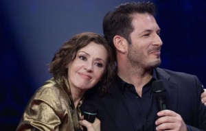 Ο Γιώργος Περρής και η Tina Arena σε μία σπάνια τηλεοπτική στιγμή στην Γαλλία