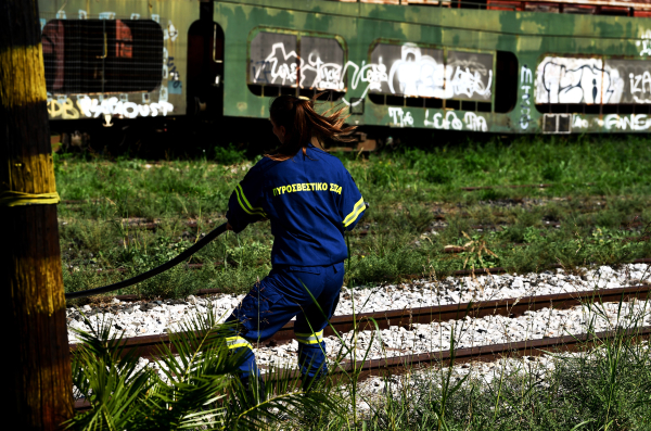 Φωτιά τώρα στις Σέρρες κοντά σε σιδηροδρομική γραμμή - Σε λεωφορεία οι επιβάτες