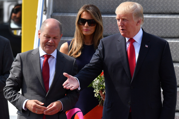 Τηλεφωνική συνομιλία Σολτς – Τραμπ για την «πολιτική ασφάλεια στην Ευρώπη» και την Ουκρανία