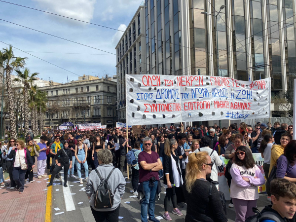 Χιλιάδες κόσμου στο Σύνταγμα για τα Τέμπη