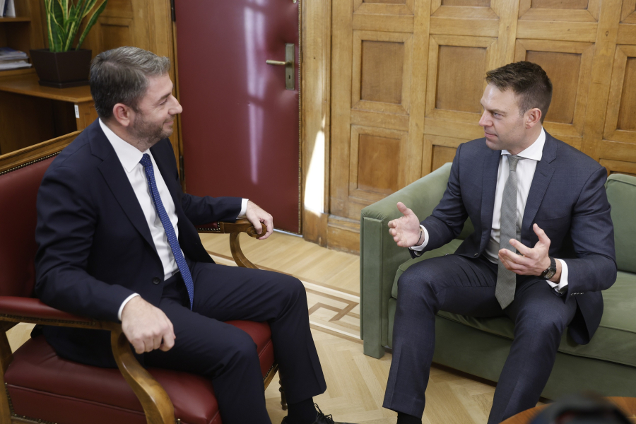 Ο Ανδρουλάκης ανοίγει χαρτιά, ο Κασσελάκης καλείται να αποσαφηνίσει