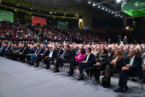 Συνέδριο ΠΑΣΟΚ: Μήνυμα ενότητας, αιχμές αλλά και προτάσεις - Οι ομιλίες των κορυφαίων στελεχών