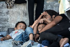 Η Μέρκελ αποφασίζει για την υποδοχή περισσότερων προσφύγων από τη Μόρια