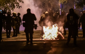 Επεισόδια έξω από ΑΠΘ στη Θεσσαλονίκη: Πάνω από 200 οι προσαγωγές
