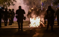 Επεισόδια έξω από ΑΠΘ στη Θεσσαλονίκη: Πάνω από 200 οι προσαγωγές