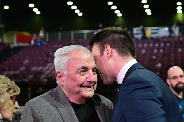 Περαστικά στον κυρ Αλέκο της Αριστεράς και της Προόδου