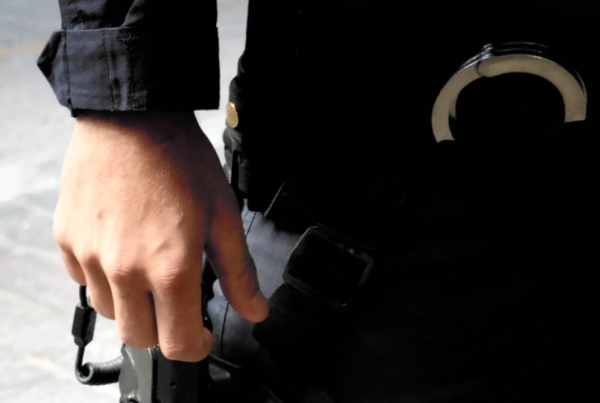 Σύλληψη αστυνομικού για βιασμό ανήλικης: Οργισμένη αντίδραση Θεοδωρικάκου