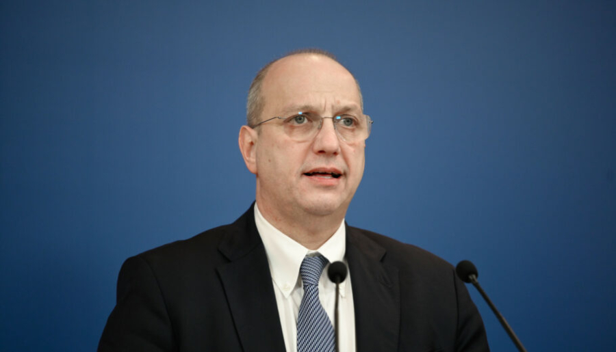 Στο νοσοκομείο Νίκαιας ο Οικονόμου, ενημερώνεται για την υγεία του 31χρονου αστυνομικού