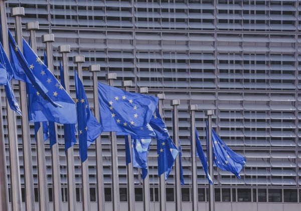 Οι ΥΠΕΞ της ΕΕ ενέκριναν την έναρξη ενταξιακών διαπραγματεύσεων με Β. Μακεδονία και Αλβανία