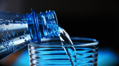 Σοκ στις ΗΠΑ: 35χρονη μητέρα πέθανε από υπερβολική κατανάλωση νερού