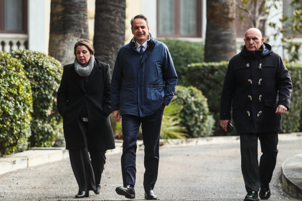 Ο Μητσοτάκης δεν πηγαίνει στο Νταβός λόγω... κακοκαιρίας