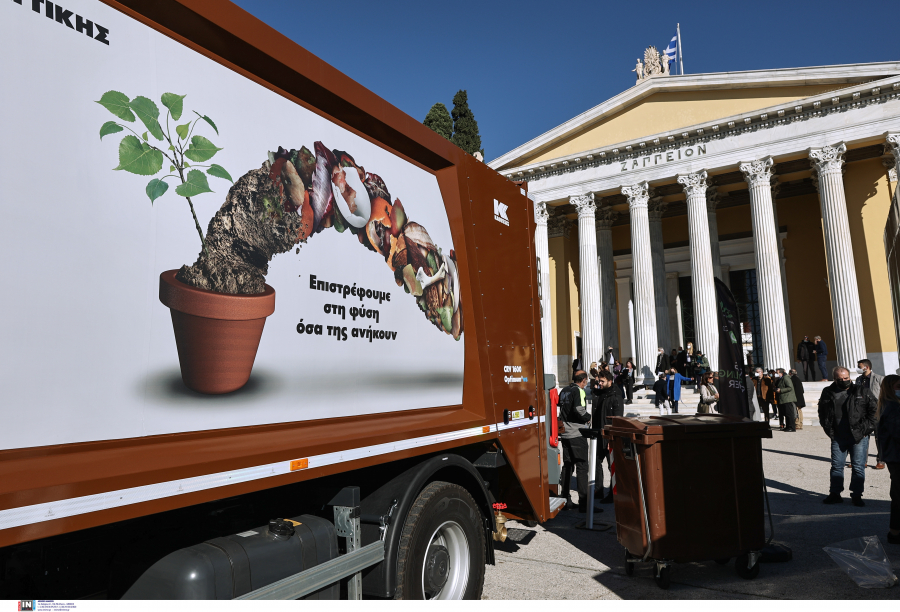 Δήμος Μοσχάτου -Ταύρου: Παράδοση απορριμματοφόρων και καφέ κάδων ειδικής ανακύκλωσης από την Περιφέρεια