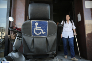 «Το χαμόγελο των ανθρώπων με αναπηρίες είναι το μεγαλύτερο δώρο»: Θεραπευτές μιλούν στο Dnews για την καθημερινότητά τους
