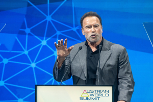 Άρνολντ Σβαρτσενέγκερ: Πώς παραμένει σε φόρμα στα 77 του