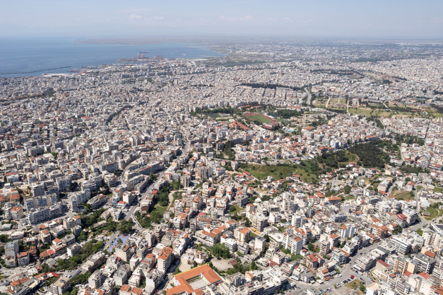 Οι «επί χρήμασι κρεμάμενοι» - Πώς το χρέος ανατινάζει τις ζωές μας