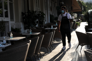 Η εργασιακή γαλέρα στον τουρισμό δημιούργησε «τρύπα» 50.000 ελλείψεων προσωπικού στα νησιά