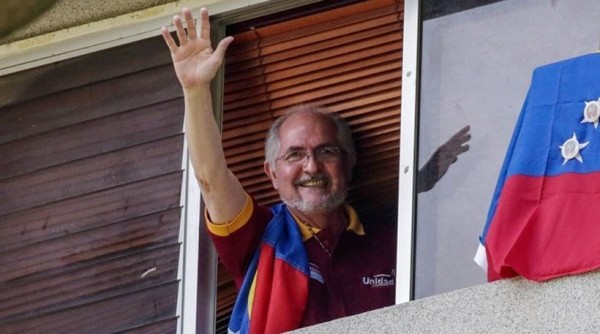 Βενεζουέλα: Ο ηγέτης της αντιπολίτευσης Αντόνιο Λεντέσμα διέφυγε στην Κολομβία