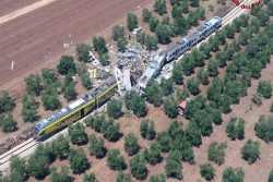 Τουλάχιστον 10 νεκροί σε σύγκρουση αμαξοστοιχιών στη νότια Ιταλία