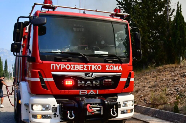 Λεωφόρος Αθηνών Σουνίου: Στις φλόγες σχολικό λεωφορείο - Κάηκε ολοσχερώς