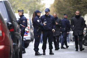 Γαλλία: Η αστυνομία αναζητεί έναν οδηγό, ο οποίος έπεσε με το αυτοκίνητό του στην είσοδο ενός τεμένους στην Λιλ