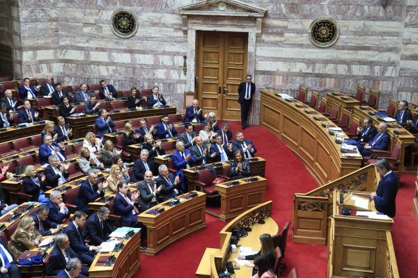 «Γαλάζιοι» βουλευτές εγείρουν θέμα με τις άρσεις ασυλίας των «13»