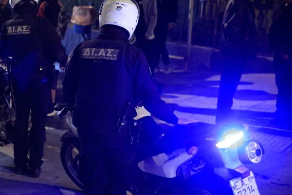 Ελευσίνα: Επίθεση ακροδεξιών με μαχαίρι σε αντιφασίστα - «Εμείς κάνουμε κουμάντο εδώ»