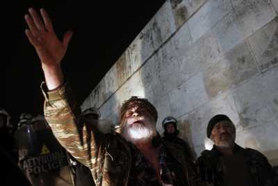 Κρήτη: Με αποκλεισμούς καταστημάτων της ΤτΕ συνεχίζουν οι αγρότες