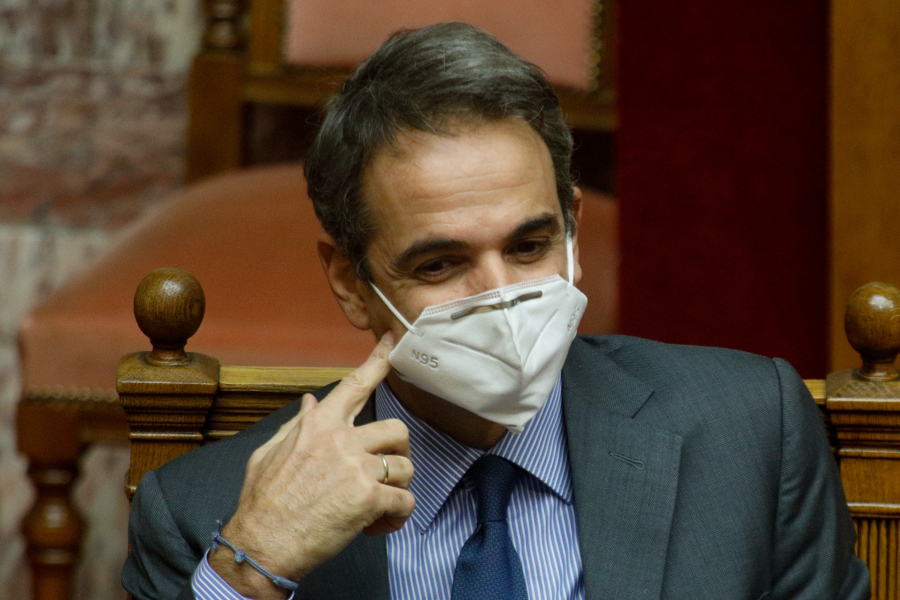 Με μάσκα στο ΥΠΕΘΑ ο Μητσοτάκης: Διαγνώστηκε με covid