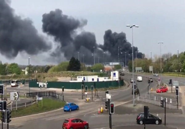 Πανικός από αλλεπάλληλες εκρήξεις στο Ντέρμπι της Αγγλίας - Σοκαριστικά βίντεο