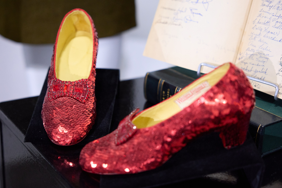 Αστρονομικό ποσό για τα εμβληματικά ρουμπινί γοβάκια της Τζούντι Γκάρλαντ