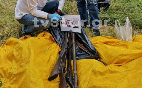 Αρχαιοκάπηλος παρέδωσε αρχαία όπλα και νομίσματα αμύθητης αξίας (photo - video)