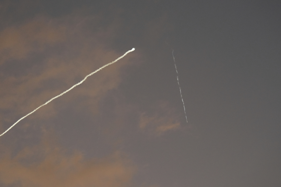 Το Ιράν εκτόξευσε πυραύλους παρά την ανακοίνωση της εκεχειρίας από τον Τραμπ