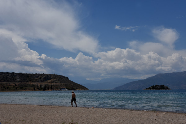 Καιρός σήμερα: Ισχυροί άνεμοι και βροχές, σε πτώση η θερμοκρασία