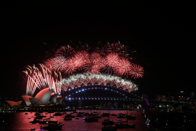 Αυστραλία: Εφτασε το 2022 - Γλέντι με μουσική, φώτα και πυροτεχνήματα (βίντεο)