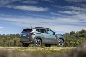 Dacia Duster: Στην τελική ευθεία για «αυτοκίνητο της χρονιάς 2025» για την Ελλάδα
