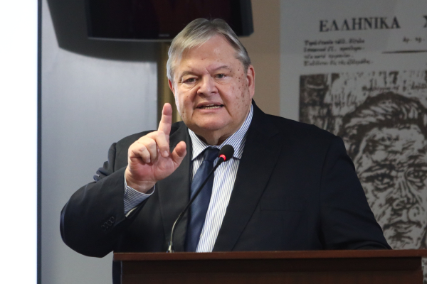 Βενιζέλος για υποκλοπές: Οι υποθέσεις που αφορούν ανοικτές πληγές στο σώμα του κράτους δικαίου, δεν κλείνουν επειδή το θέλει η εκάστοτε κυβέρνηση