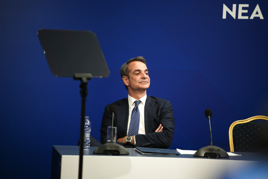 Το «παρών» Μητσοτάκη στην Προανακριτική, η επαναφορά της «θεωρίας των άκρων» και οι «υπερπατριώτες του καναπέ»