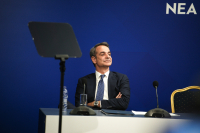 Το «παρών» Μητσοτάκη στην Προανακριτική, η επαναφορά της «θεωρίας των άκρων» και οι «υπερπατριώτες του καναπέ»
