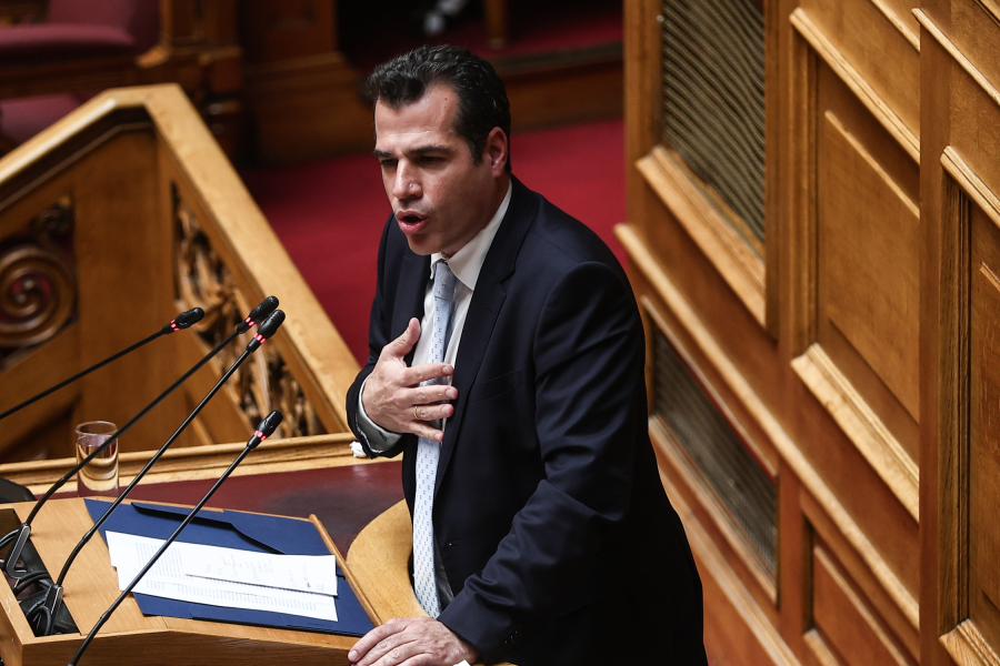 Έκθετος ο Πλεύρης για τους προφυλακισμένους γιατρούς του Μαζωνάκη