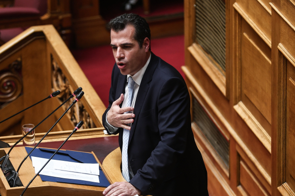 Έκθετος ο Πλεύρης για τους προφυλακισμένους γιατρούς του Μαζωνάκη