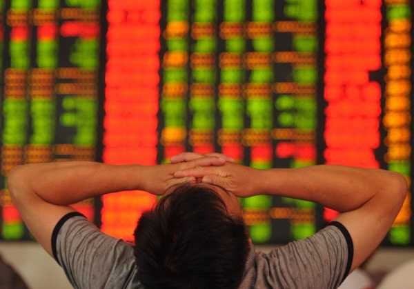 Kραχ στο κινεζικό χρηματιστήριο και πάλι διακόπηκαν οι συναλλαγές