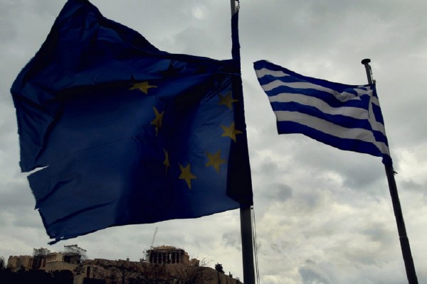 Handelsblatt: Οι δανειστές θέλουν να ελέγξουν ξανά την Ελλάδα