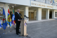 Τροχιοδεικτικές βολές Μαξίμου σε Δένδια και εσωκομματικούς αμφισβητίες
