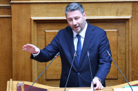 Μπρος γκρεμός και πίσω ρέμα για τον Αδρουλάκη: Ο Δούκας και οι δημοσκοπήσεις