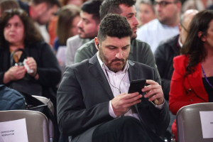 «Bάλε 2 σοκολάτες, κυρ Στέφανε»: Ο Δ. Τεμπονέρας κάνει... πενηνταράκια το μπόνους στο Δημόσιο