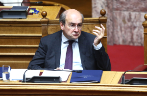 «Έκρηξη» Χατζηδάκη στο παραπέντε της ψήφισης του νομοσχεδίου: «Είστε σε ακραίο βέρτιγκο»