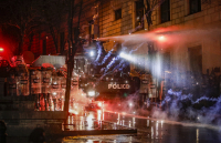 Μαζικές διαδηλώσεις και άγρια καταστολή στη Γεωργία: Είναι αυτή η επόμενη Πορτοκαλί Επανάσταση;