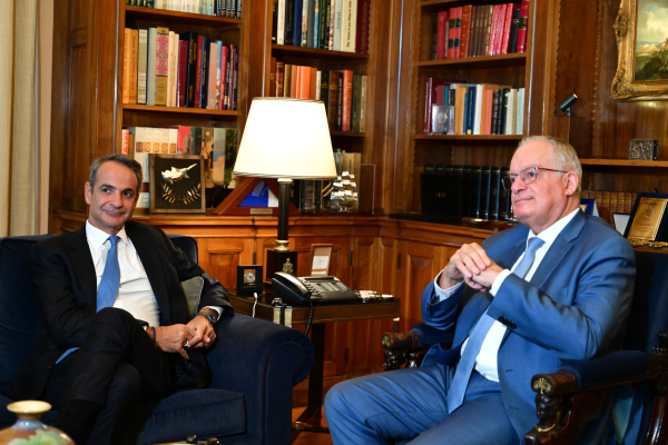Μητσοτάκης σε Τασούλα: Διπλή παρέμβαση με επιδότηση στην αντλία και οριζόντια αύξηση στο επίδομα πετρελαίου θέρμανσης